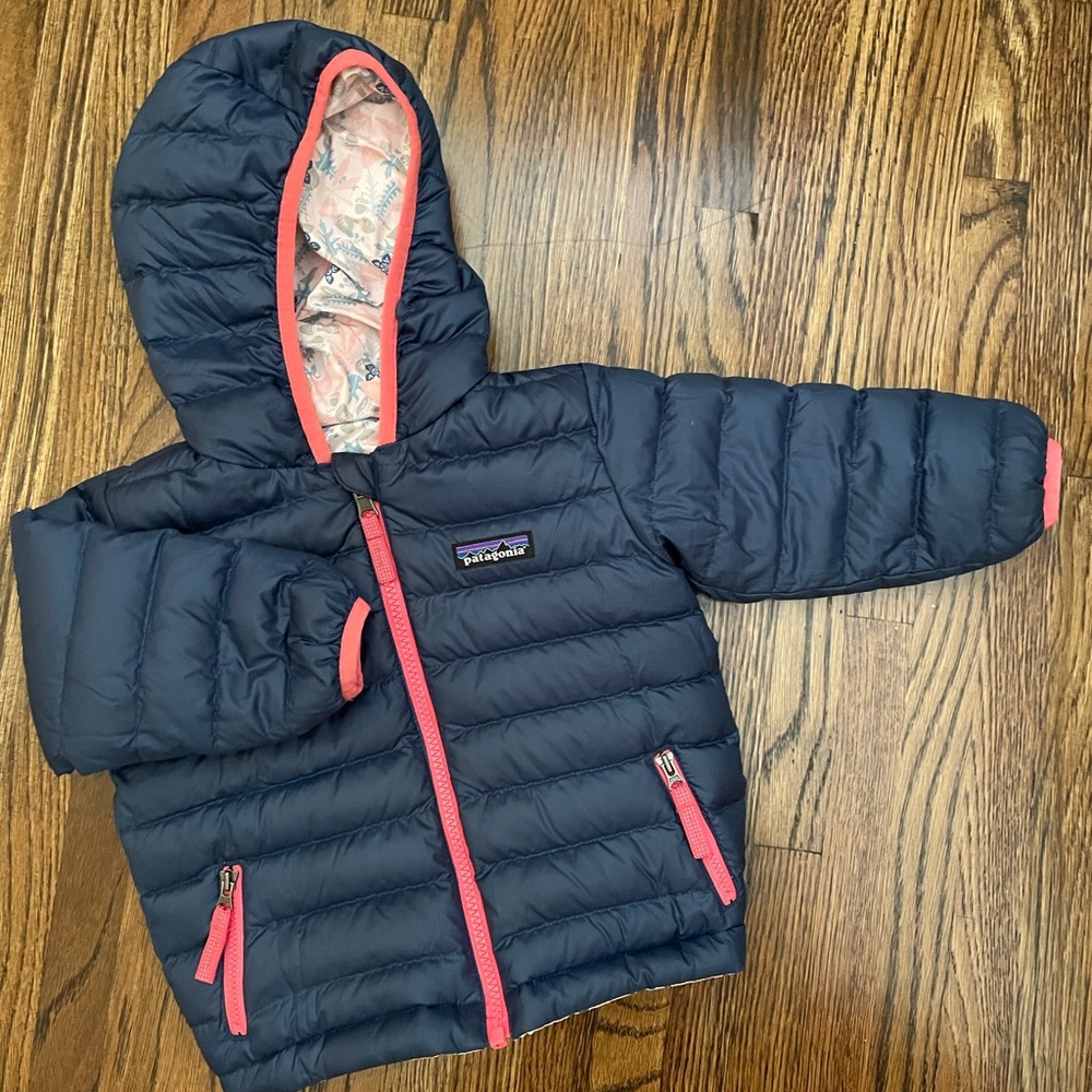 Patagonia toddler REVERSIBLE hooded puffer jacket